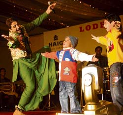 Gurdas Mann entertains audience at the local Lodhi Club in Ludhiana on Friday.