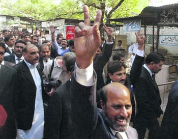 The lawyers on the streets of Pakistan