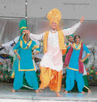 The worlds dancing to balle balle