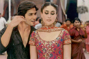 Shahid and Kareenas sparkling romance in Jab We Met coincided with a real-life split