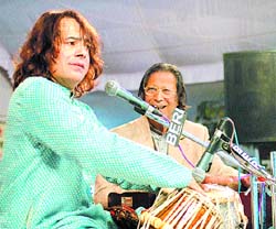 Tabla maestro Ustad Sattar Khan Tari peforms on the concluding day of Harballabh Sangeet Sammelan. 