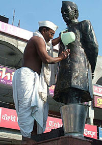 Sham Lal, a Gandhian, says the poor upkeep of statues always bothered him. So he decided to take matters in his hands.