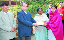 K.S.Gill, CGM, NFL Bathinda, giving away scholarship to a student