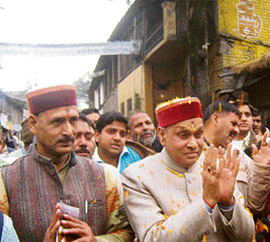 Prem Kumar Dhumal gets a rousing reception at Kangra on his first visit after assuming the post of Chief Minister
