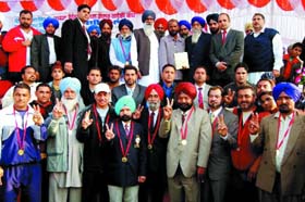 Former kabaddi players who were honoured. 