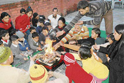 Students of Bilaspurs Holy Angel Public School hold Shanti Yajna to promote brotherhood among various religions on the occasion of Makar Sankranti