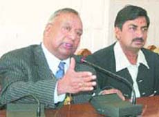 The mayor of Bicester Town Council, UK, interacts with mediapersons in Jalandhar.
