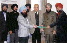 Members of a Sikh delegation submit a memorandum to Governor Lt-Gen S.K. Sinha (retd) in Jammu