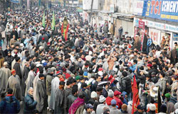 Kashmiri Shiites holding a procession Srinagar on Thursday. They are preparing to mark Ashura, commemorating 10 days of mourning for Imam Hussein
