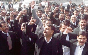 Lawyers raising slogans against the district administration at the mini-secretariat at Panchkula on Monday.