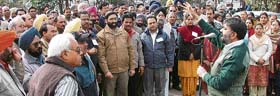 Members of the Punjab Bank employees federation stage a dharna in front of the State Bank of Patiala’s regional office at Miller Ganj in Ludhiana on Monday.