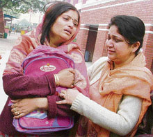 A woman tries to console Aarti Verma (left), mother of five-year-old Khushi who was crushed to death in Yamunanagar on Tuesday.