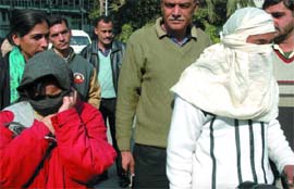 Ekta Munshani (L) with her gang member Prem Singh Chouhan (R) arrested for several snatching incidents in the Capital on Wednesday.