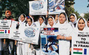 Women protest against the French governments decision to ban schoolchildren from wearing turbans, in New Delhi on Thursday.