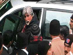 Amitabh Bacchhan on the sets of Shoe Bite at Van Vihar in Manali