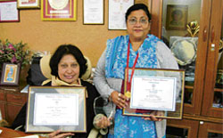 Bhavan Vidyalaya principal Meenakshi Mohindra (left) poses with the Kulpati Munshi Award for best bhavan in India in Chandigarh