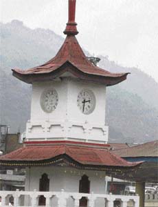 Ghanta Ghar clocks at Mandi are a picture of neglect