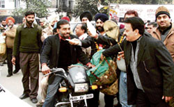 Industrialists sell papads to passersby near Vishwakarma Chowk in Ludhiana