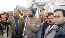 Ajay Malhotra, president of the Ahmedgarh Surakhsha Manch, calls off a strike near the Bhagat Singh Chowk at Ahmedgarh
