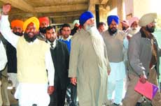 Former Akal Takht jathedar Jasbir Singh Rode being produced in district courts in Jalandhar on Friday.