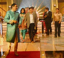Boman Irani leads participants to the stage in Bollywood ka Boss