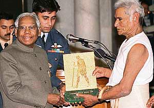 Receiving the Gandhi Peace Prize for 1999 from the then President K.R. Narayanan.