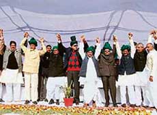 (From left) INLD general secretary Ajay Chautala, former Andhra CM Chandrababu Naidu, former Haryana CM Om Prakash Chautala, former J&K CM Farooq Abdullah, former UP CM Mulayam Singh Yadav, SP leader Amar Singh, former Jharkhand CM Babu Lal Marandi, Haryana INLD president Ashok Arora and former Haryana finance minister Sampat Singh at a kisan sammelan organised at Sampla, near Rohtak, on Sunday.