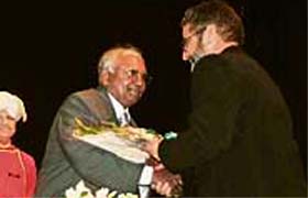 Justice Mohammad Nazir Fida, principal district judge Kupwara, welcomes Chief Justice of India K.G. Balakrishnan at the valedictory function of the 3-day judiciary seminar at Zorawar Singh Auditorium in Jammu