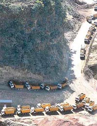 A view of haphazardly parked tippers blocking roads at the Kol Dam site.