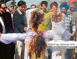 Members of MIA burn the effigy of Ram Vilas Paswan in Mohali on Thursday.