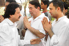 Actors Randhir Kapoor and Rajeev Kapoor and singer Pankaj Udhas at the funeral of comedian Rajendra Nath in Mumbai on Thursday.