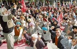 Employees of the Punjab Roadways Mulazim Di Sanjhi Action Committee, Punjab, stage a dharna in Sector 17, Chandigah, on Friday