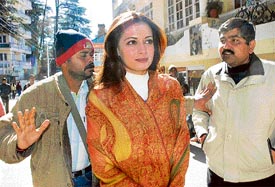 Bollywood actors Diya Mirza and Jimmy Shergill, who are in the state capital in connection with the shooting of Shoe Bite, enjoy light moments on The Mall on Friday.