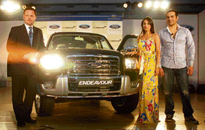Ford Indias vice-president, marketing, sales and service, Scott McCormack (L) and Bollywood actors Malaika Arora Khan and Arbaaz Khan (R) pose at the launch of Ford Endeavour Thunder in New Delhi on Tuesday. 