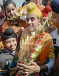Rohanpreet Singh, finalist of Sa-re-ga-ma Little Champ, greeted with flowers