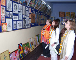 Teachers from the UK view the painting exhibition in DAV Public School in Amritsar. 