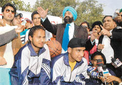Jaspal Bhatti and his team bid at sports mandi, in Sector 17, Chandigarh
