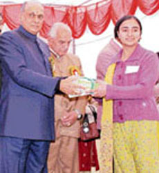 Chief Minister Prem Kumar Dhumal gives away prizes during the annual prize distribution function of Government College, Hamirpur, on Sunday. 