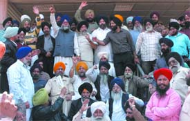 Members of the Shiromani Akali Dal (Badal) (Delhi) protest against the delay in DSGMC election at the Gurdwara Rakab Gunj in the Capital on Wednesday