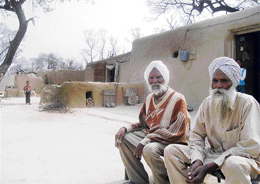 Residents of Salempur village, rendered homeless by the 1988 floods, at a relief camp.
