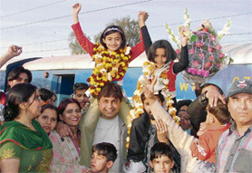 Damini Mahajan and Gunjun Bagga, who won the International Yoga Championship held at Surat, being welcomed at Ludhiana railway station on Wednesday.