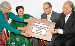 NRI Ved Vinayak (second from right) donates Rs 5 lakh to Promila Chander Mohans (extreme left) Society for Rehabilitation of Mentally Challenged, as Chief Justice of the Punjab and Haryana High Court Vijender Jain (extreme right) looks on.