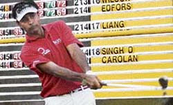 Jyoti Randhawa drives the ball on the 18th green during the third round of the Johnnie Walker Classic 2008 in Gurgaon on Saturday.
