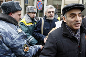 Former world chess champion-turned Kremlin critic Garry Kasparov walks in protest toward Russias central elections commission office in Moscow on Saturday.