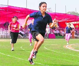 Priyanka Rana leads others in the 400 m race