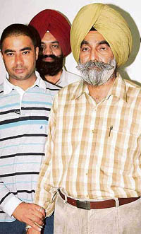 Sohan Singh Mann (right) at the VB office in Sector 17, Chandigarh, on Wednesday.