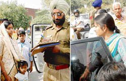 Shushma Gupta informs a police officer about a snatching incident in Sector 29 on Thursday; and (right) Kanchan, another victim, enters her car after reporting the matter to the police in Sector 27