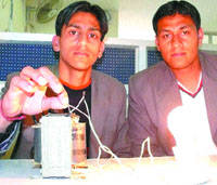 CT students display working model of shockproof power.