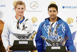 Mahesh Bhupathi (R) and Mark Knowles of the Bahamas hold their trophies after winning the doubles final against the Czech Republics Martin Damm and Pavel Vizner at the ATP Dubai Tennis Championships