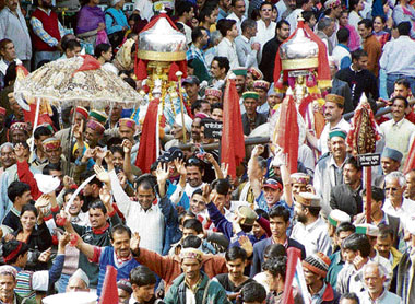 A view of a jaleb procession from the Rajmadhav temple to Paddal Maidan in Mandi.